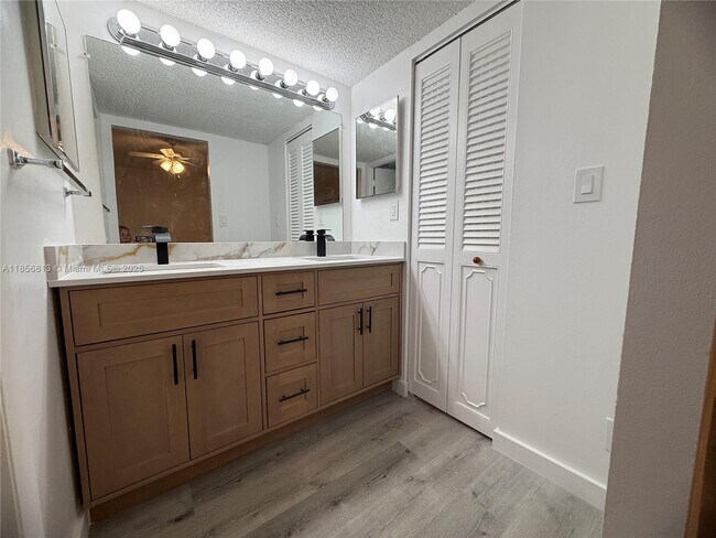 Photo - 20441 NE 30th Ave Unidad 112-9