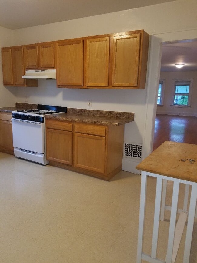 Building Photo - 345-47 Roosevelt Ave Unit 2nd Floor