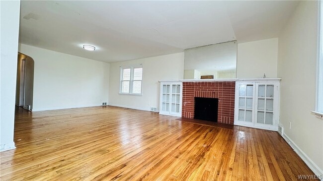 1553 Whitney Ave