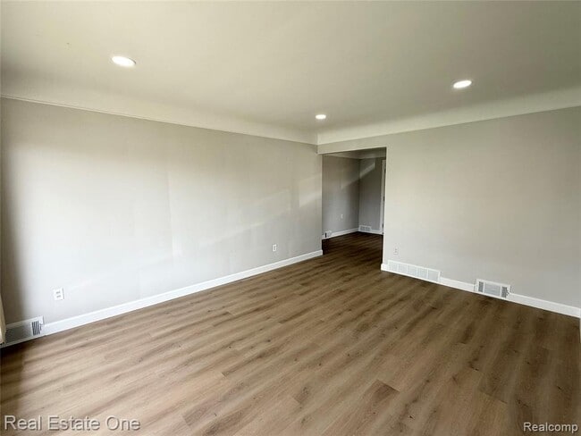 Photo - 6582 Sterling Ct