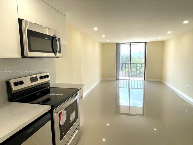 Photo - 16950 W Dixie Hwy Unit B620