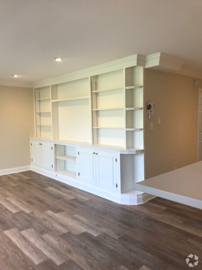 Building Photo - 1512 S Arlington Ridge Rd Unit 702 Rental