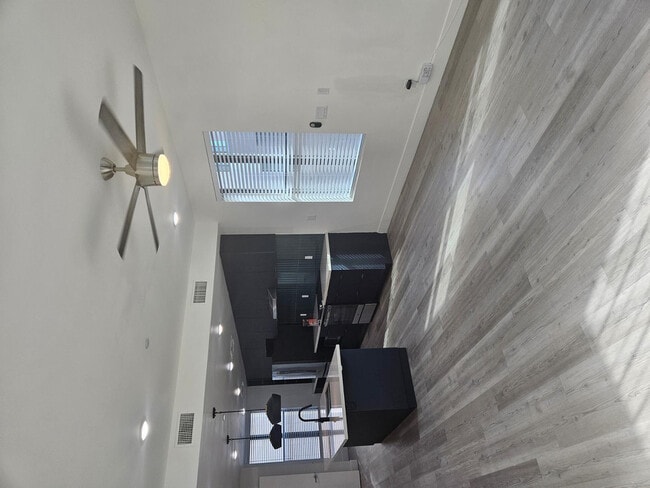 Photo - 283 S Roosevelt St