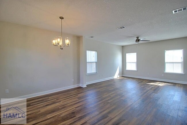 Photo - 180 Mcclelland Lp NE