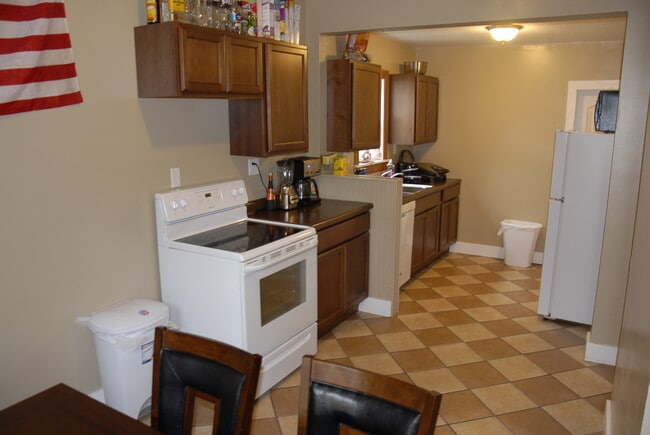 Photo - 303 E 10th St