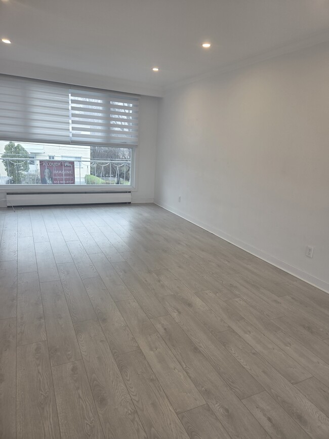 Building Photo - 5706 Av Lockwood Unit 5706