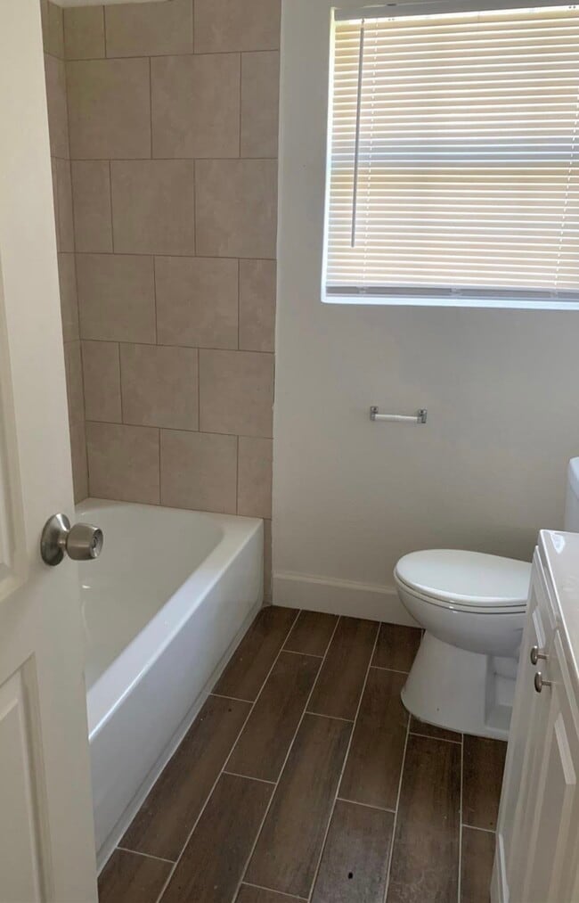 Photo - 10430 Wicklowe St