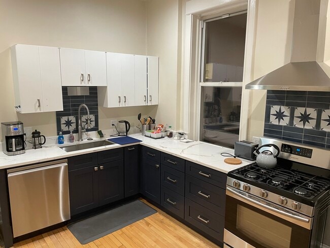 Kitchen - 1320 W Carmen Ave Unit 2