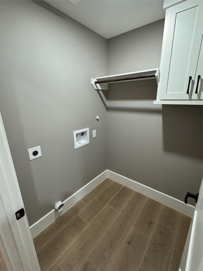 Building Photo - 12518 Mile Dr