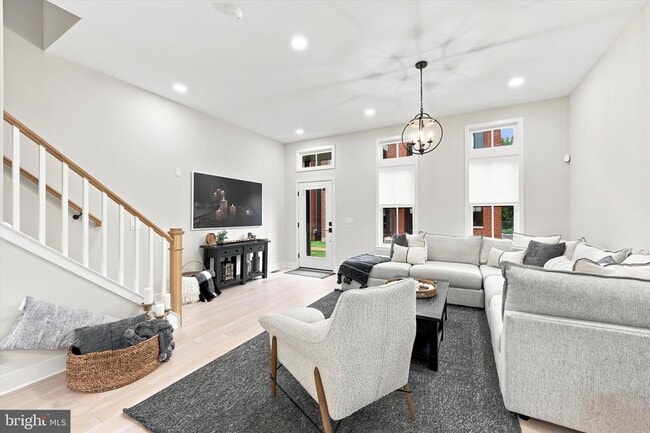 Photo - 117 Thornton Ln