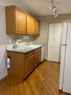 Building Photo - 1350 Golden Cir Unit 103