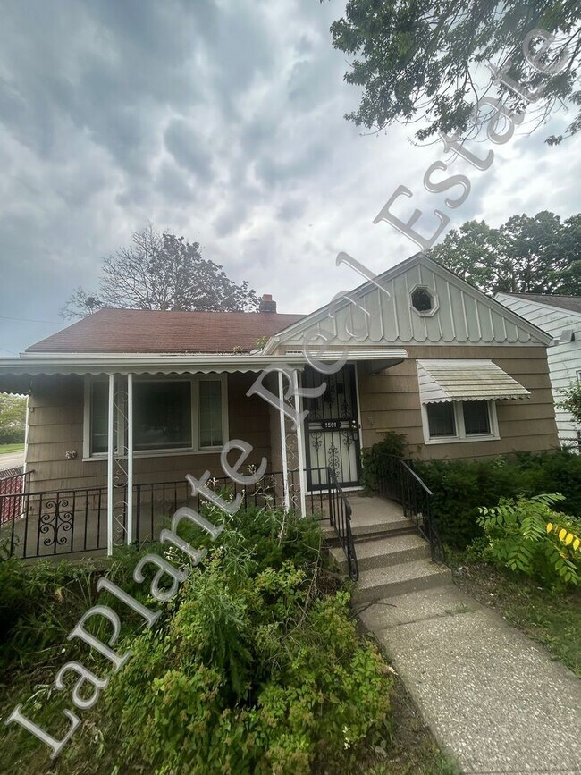 Charming and Cozy 2-Bed Home with Fenced Y... - Charming and Cozy 2-Bed Home with Fenced Y...