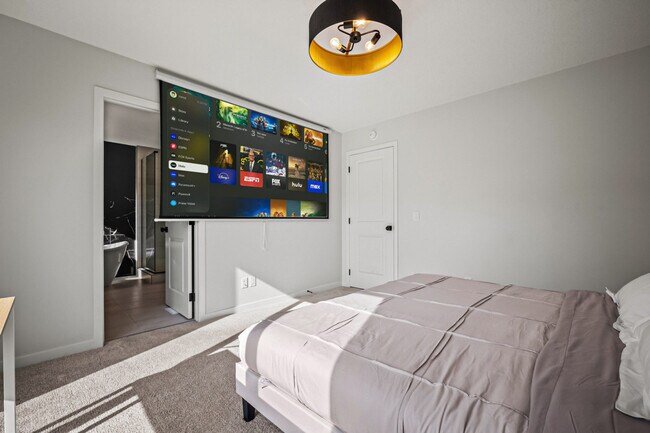 Photo - 53 Edith Cres NW Unit SI ID1314558P