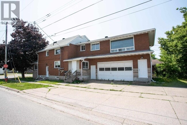 Photo - 2 Bedroom Upper-Level Unit – Parking & In-... Unit B