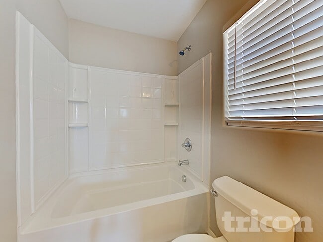 Photo - 4912 N 109th Ave