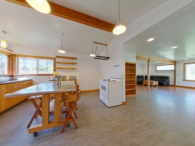 Charming & Updated 2-Bedroom Home with Uni... - Charming & Updated 2-Bedroom Home with Uni...