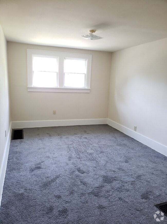 Building Photo - 304 Perrin Ave Unit c Rental