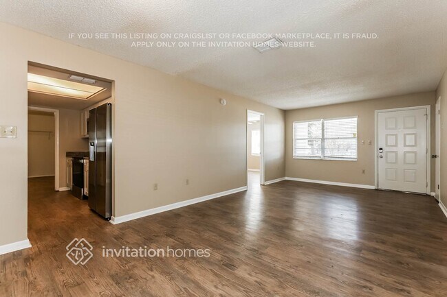 Photo - 3738 Hill St