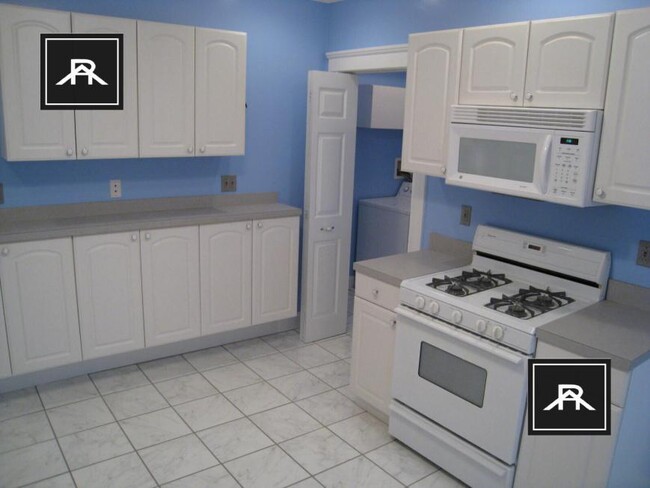 Building Photo - 3 bedroom in Brighton MA 02135 Unit 3