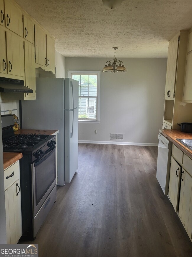 Photo - 1293 Monfort Rd