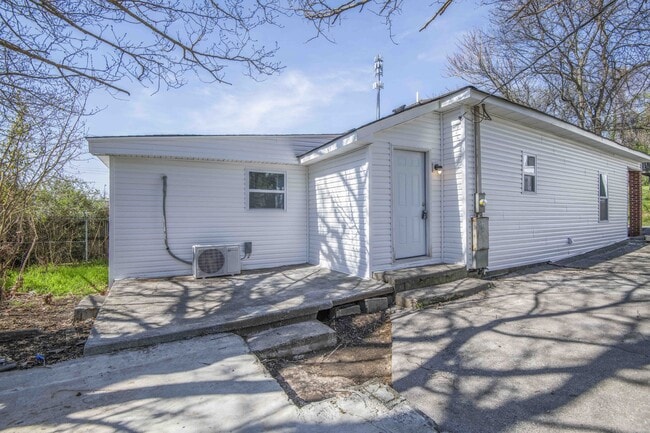 Building Photo - 912 Hotel Ave