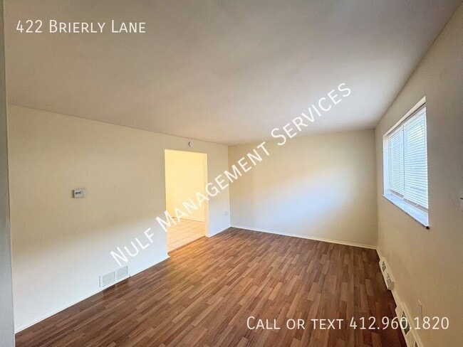 Photo - 422 Brierly Ln