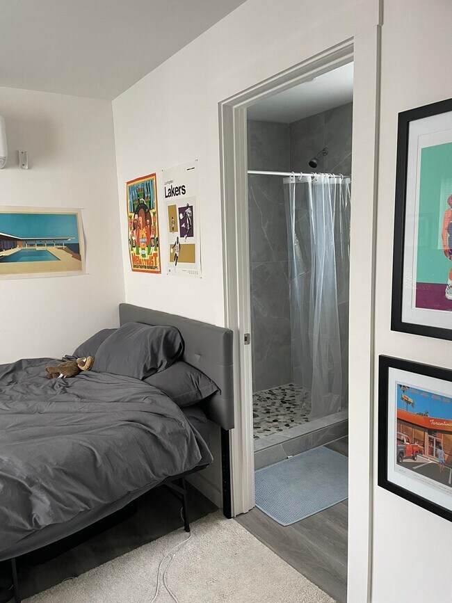 Photo - 2624 Regent St