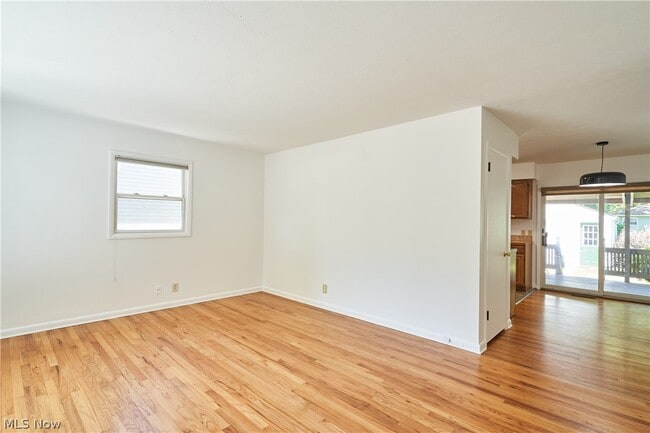 Photo - 1056 Endicott Dr