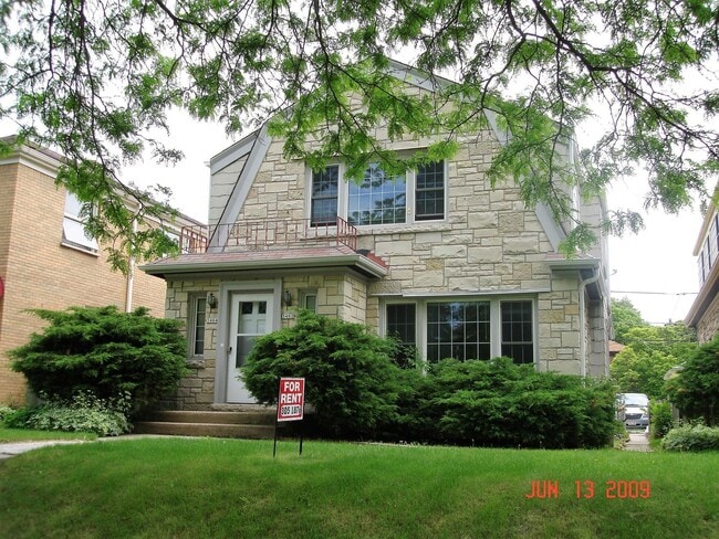 Building Photo - 3462-64 N Humboldt Blvd Unit 3464 Humboldt Blvd (upper)