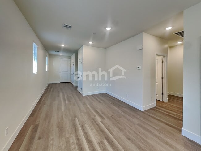 Photo - 501 Silverbell Fls Pl