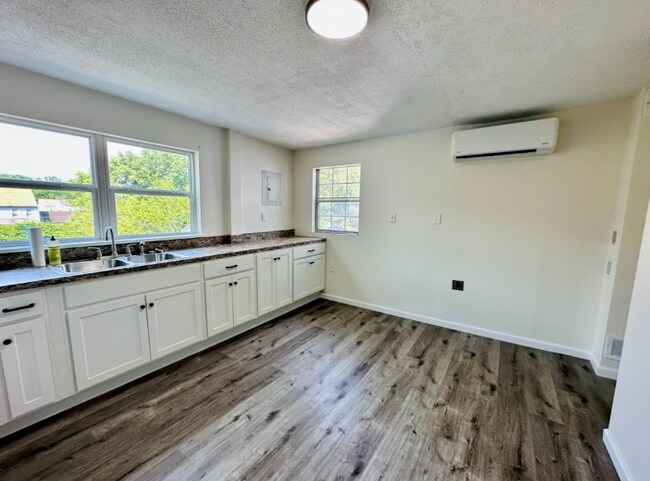 Photo - 136-38 S Nicholas St