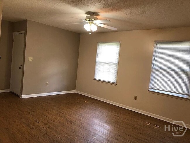 Photo - 370 Jockey Club Dr