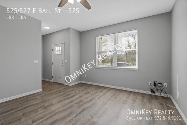 525/527 E Ball St-525