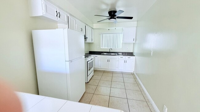 Photo - 810 W Duarte Rd