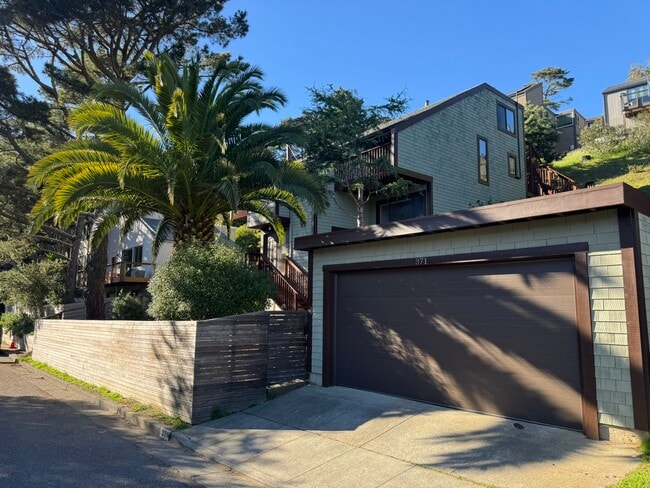 Building Photo - 371 Carrera Dr