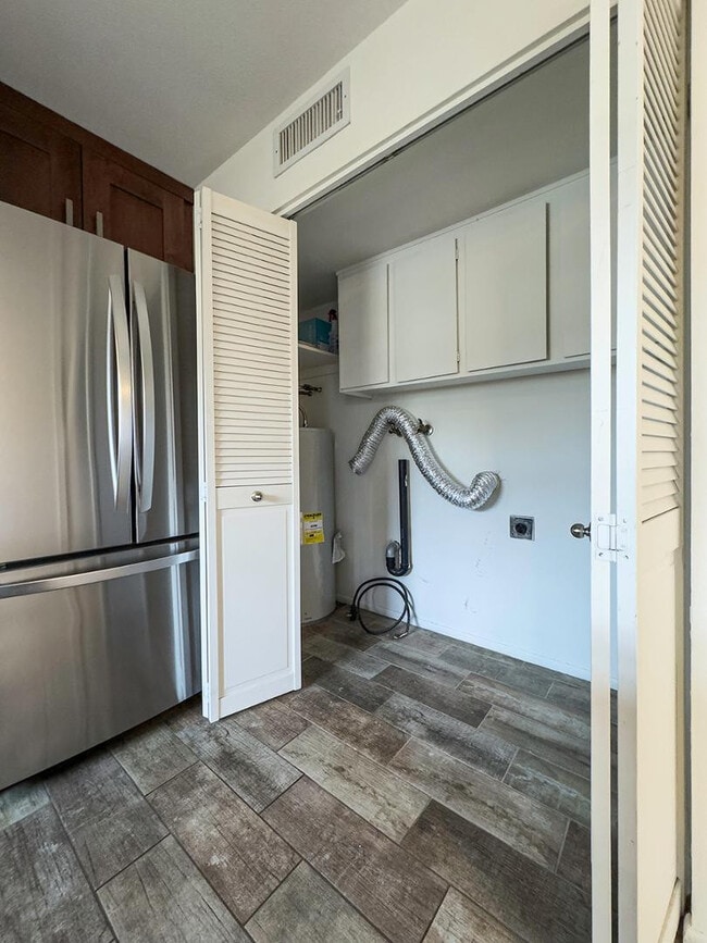 Photo - 2881 E Fairmount Ave