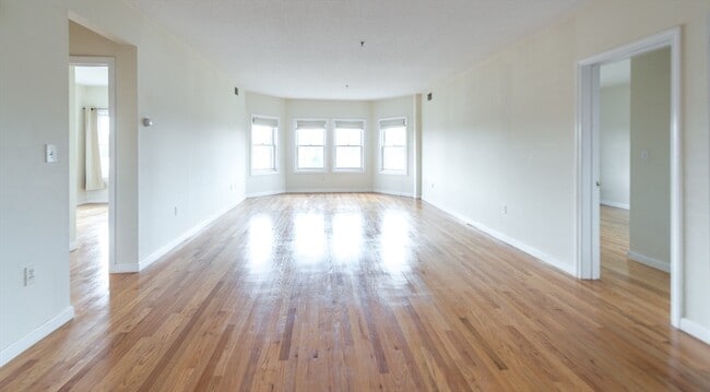 Photo - 2456 Massachusetts Ave Unidad #401 Rental