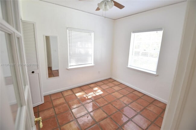 Photo - 5900 SW 60th St