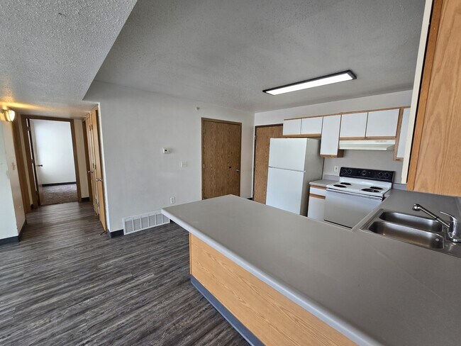 Photo - 60 Miller Ave SW