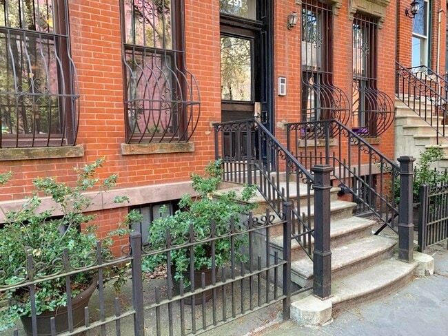 Building Photo - 291 8th St