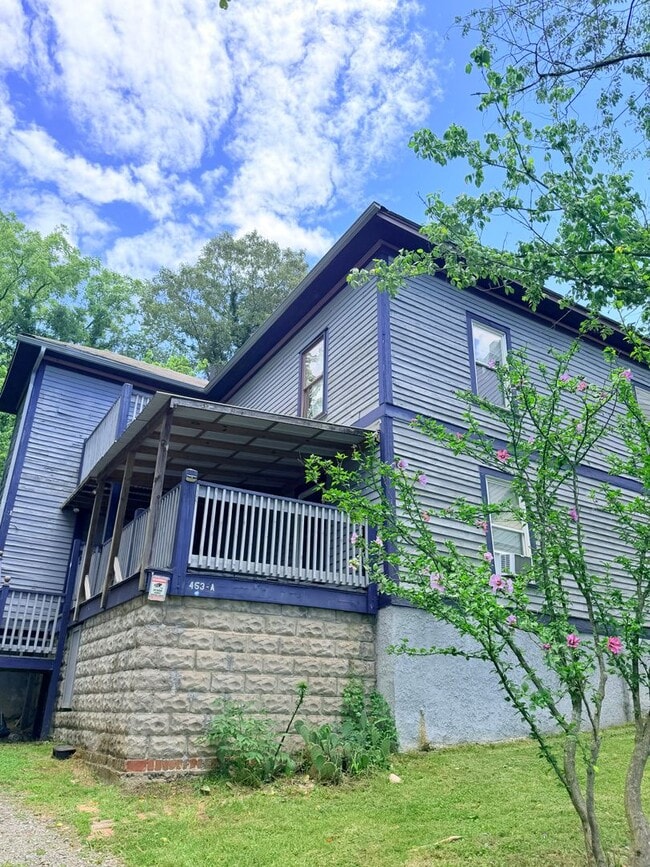 Building Photo - Available Now! River Arts District. 2 bedrooms/1 bathroom