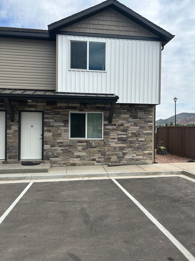 Building Photo - 920 S 25 E