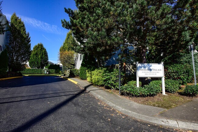 Photo - Ballinger Way Condo Unidad 19F-20301 19th Ave NE