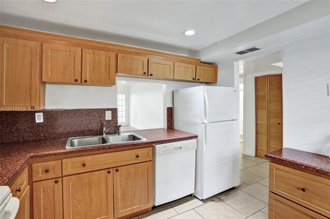Photo - 1601 NE 191st St Unit B112