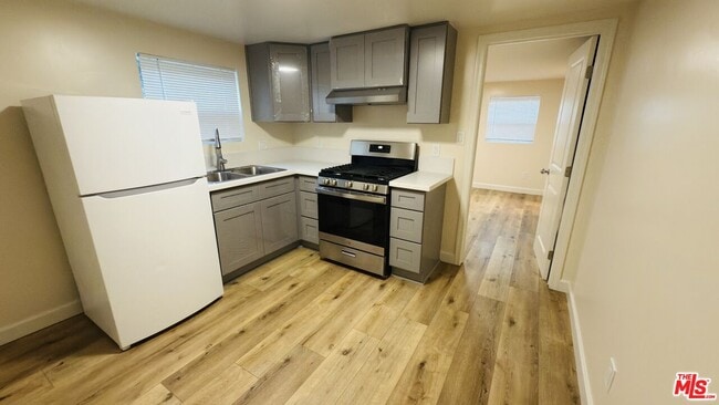 Building Photo - 385 Redondo Ave Unit C