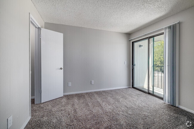 2BR, 1BA - 670SF - Primary Bedroom