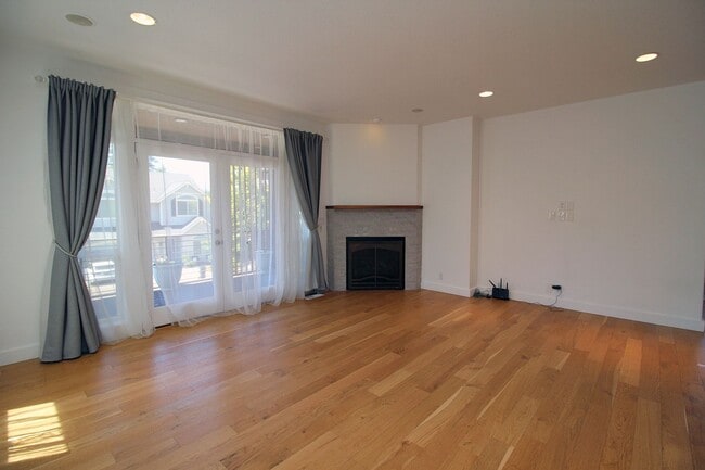 Photo - Stunning Modern 4 Bedroom/4 Bath Home Back...