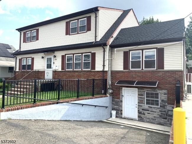 Building Photo - 700 Louis Ave Unit 700 Rental