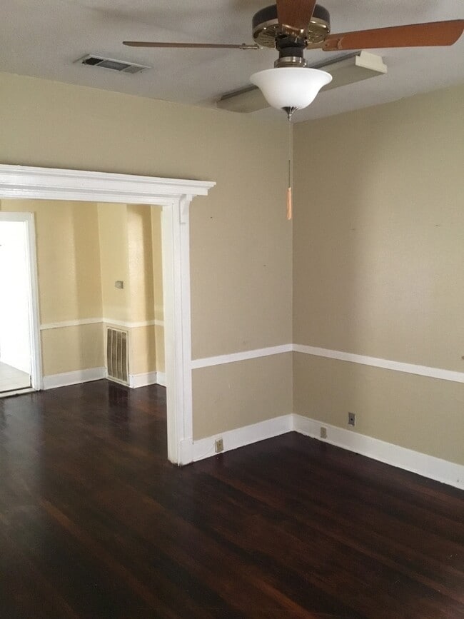 Photo - 2653 Malcolm-