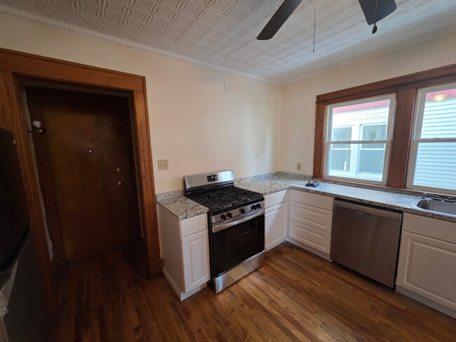 brand new stainless steel stove in brand new kitchen - 144 Forest Hill Dr Unit 144